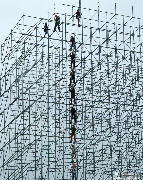 【鋼管腳手架】出現(xiàn)變形事故的應(yīng)急措施